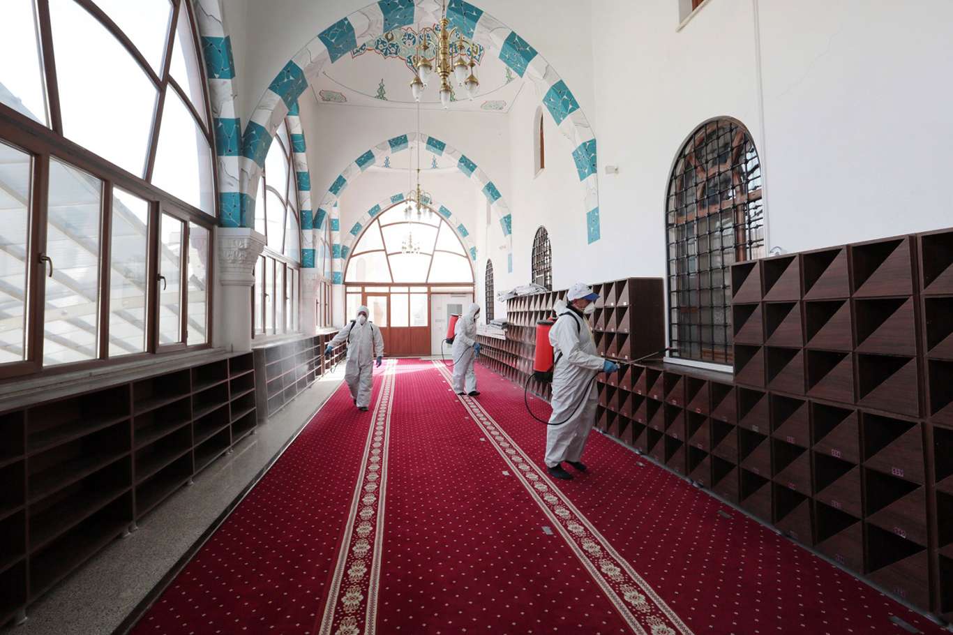 Van'da camiler Ramazan öncesi dezenfekte edildi